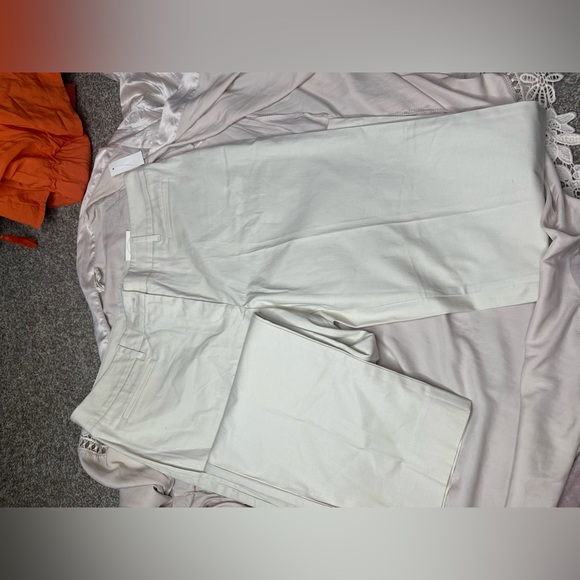 Size 12 Beige Talbots Stretch Twill Crop! - Picture 4 of 8